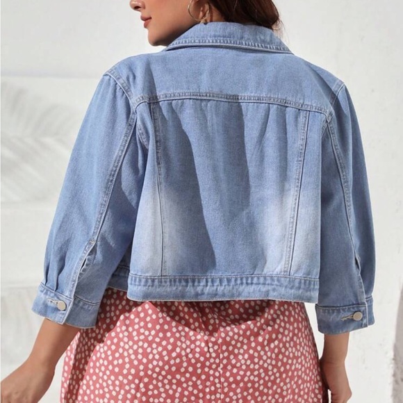 Plus Light Wash Button 3/4 Sleeve denim Cropped Jean Jacket - Picture 12 of 13